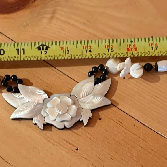 Vintage mother of pearl necklace - Picture 9 of 10